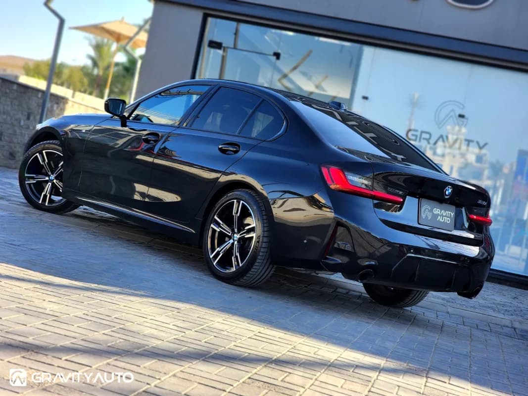 بي ام دبليو 320i 2026 ام سبورت أسود أوتوماتيك — مستعملة
