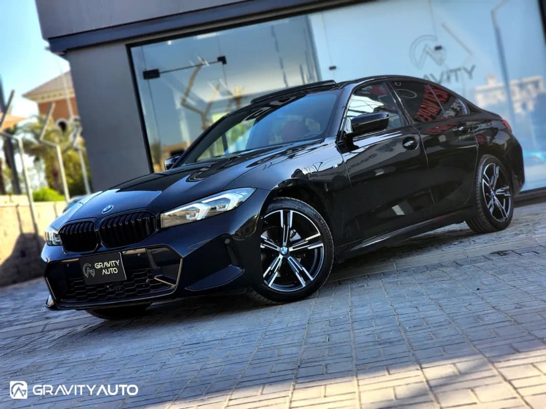 بي ام دبليو 320i 2026 ام سبورت أسود أوتوماتيك — مستعملة
