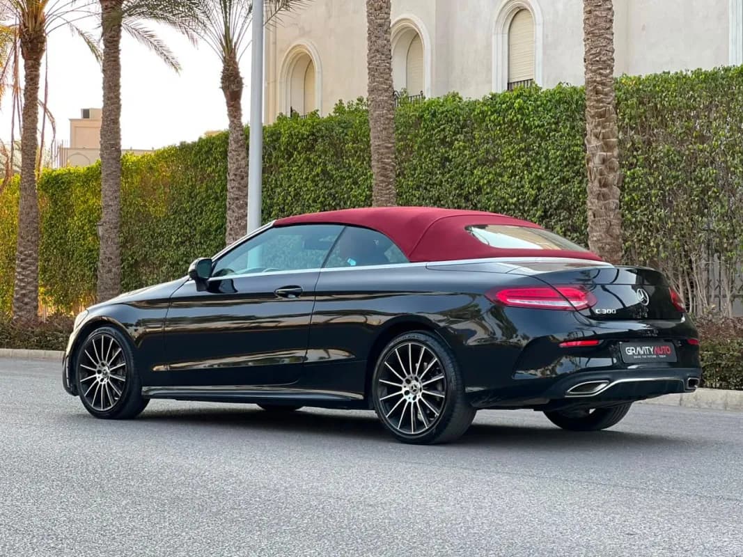 مرسيدس بنز C300 2020 اي ام جي أسود أوتوماتيك — مستعملة