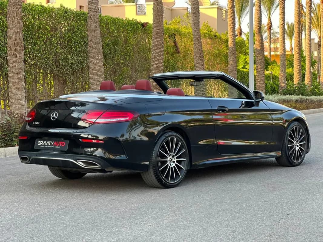 مرسيدس بنز C300 2020 اي ام جي أسود أوتوماتيك — مستعملة