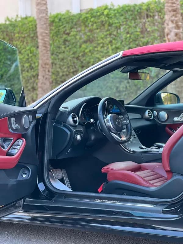 مرسيدس بنز C300 2020 اي ام جي أسود أوتوماتيك — مستعملة
