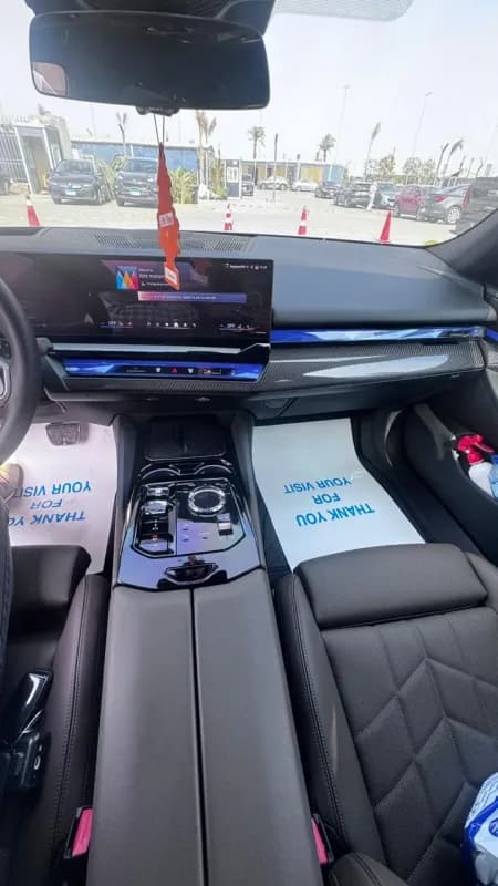 بي ام دبليو 520i 2025 ام سبورت أزرق فيورد أوتوماتيك — مستعملة