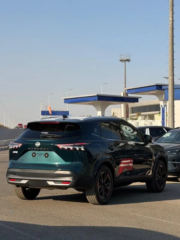 نيسان قاشقاي 2027 تكنا 2 أخضر زيتي أوتوماتيك — جديدة