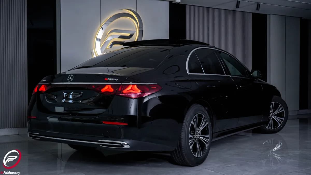 مرسيدس بنز E200 2026 أفنتجارد أسود أوتوماتيك — جديدة