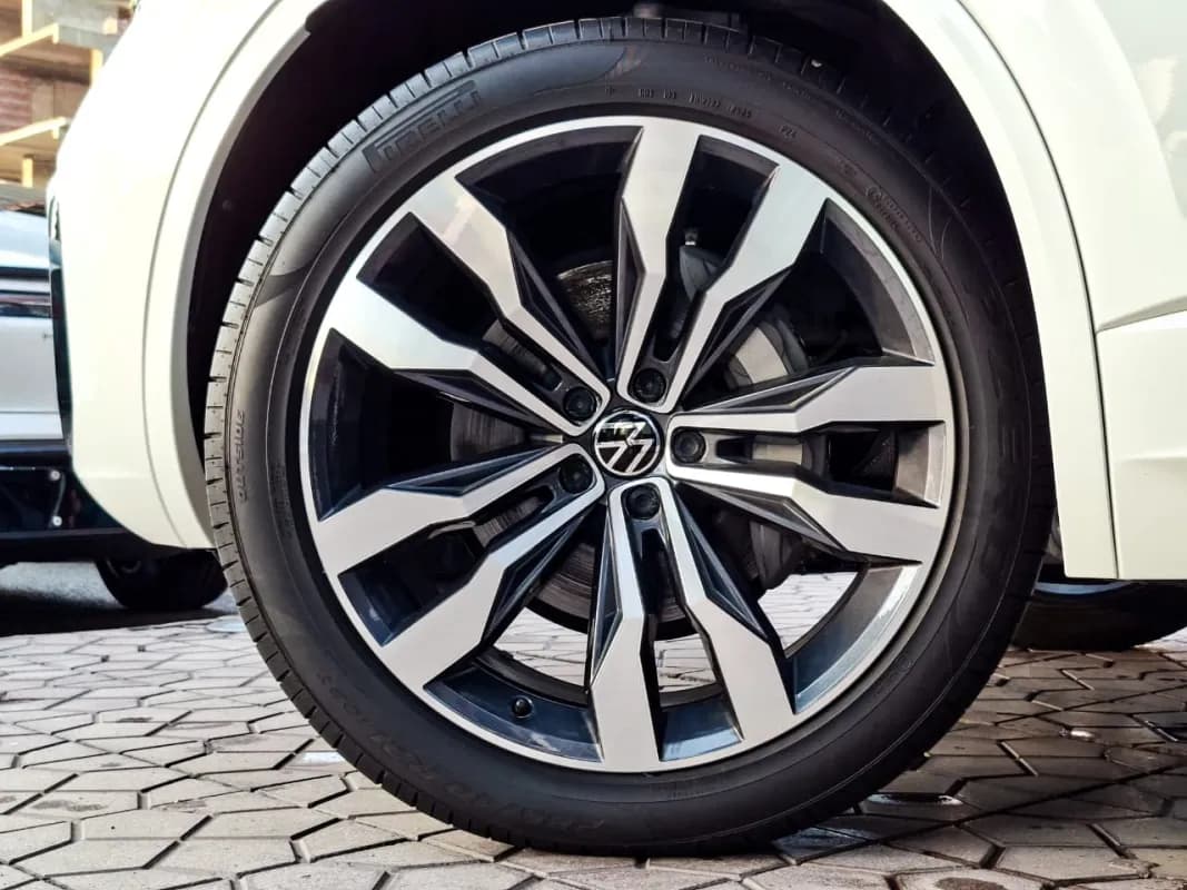 Volkswagen Touareg 2026 R line White Automatic — New