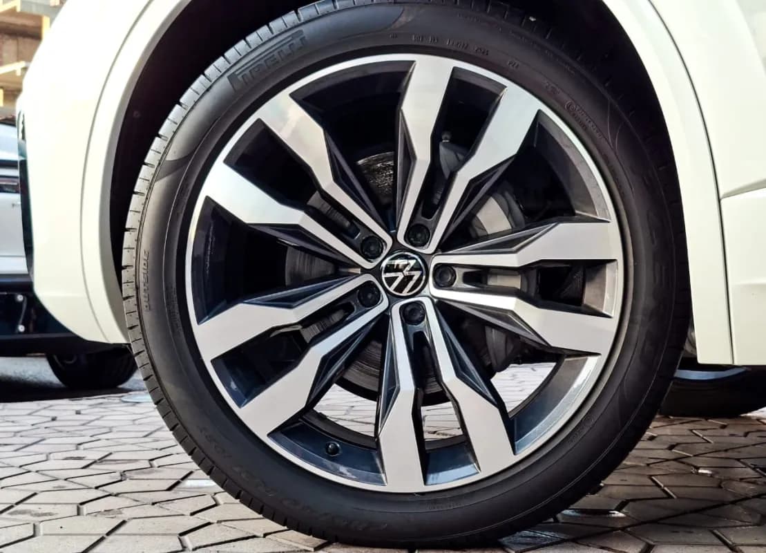 Volkswagen Touareg 2026 R line White Automatic — New
