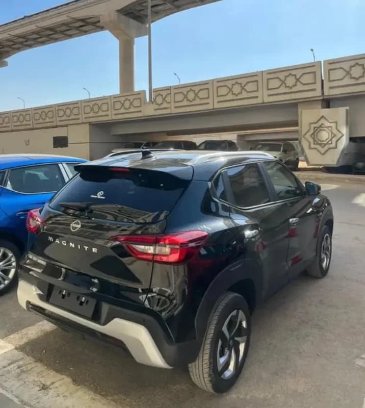 Nissan Magnite 2027 Visia Black Cvt — New