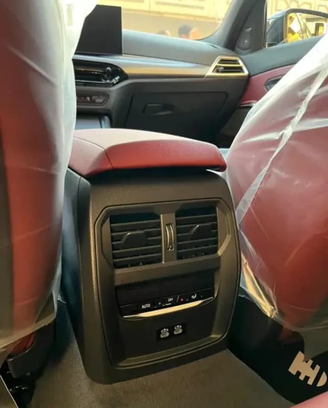 بي ام دبليو 320i 2026 أم سبورت باكيدج أسود أوتوماتيك — جديدة