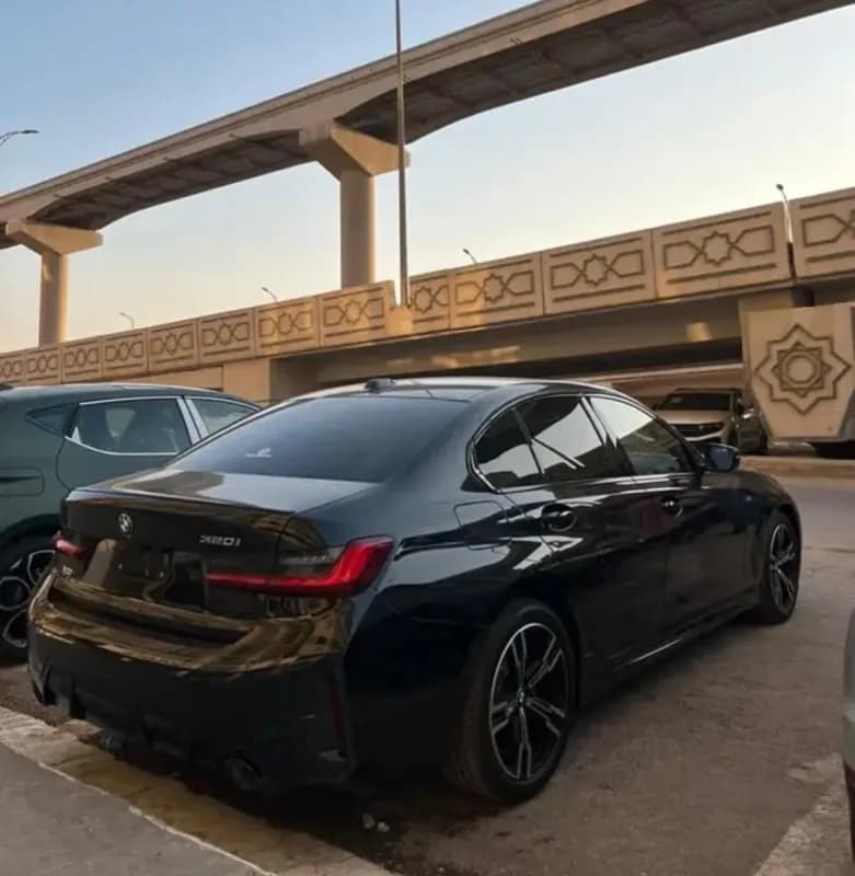 بي ام دبليو 320i 2026 أم سبورت باكيدج أسود أوتوماتيك — جديدة