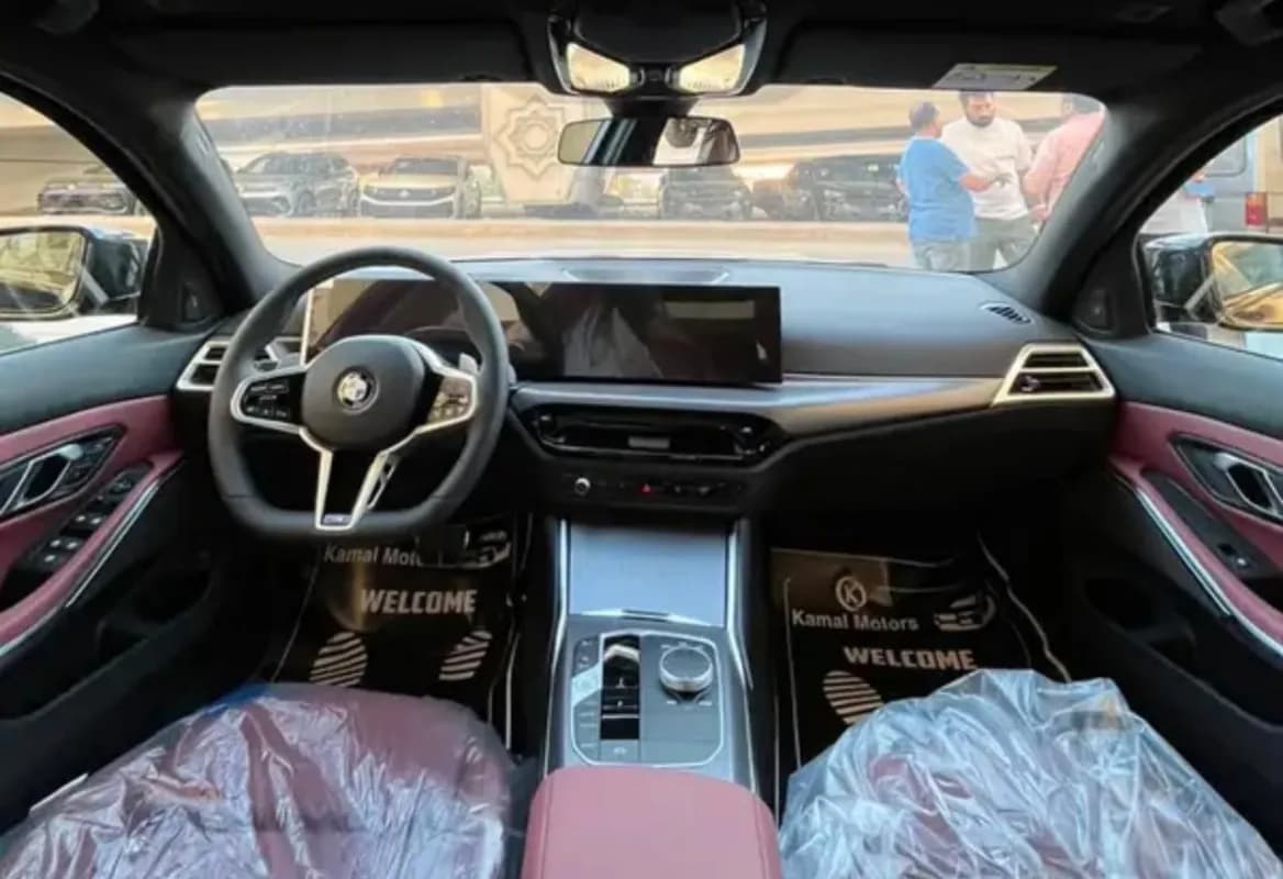 بي ام دبليو 320i 2026 أم سبورت باكيدج أسود أوتوماتيك — جديدة