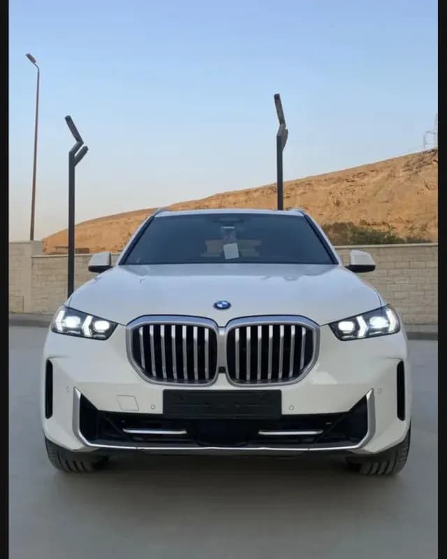 بي ام دبليو X5 2025 ام سبورت أبيض أوتوماتيك — مستعملة