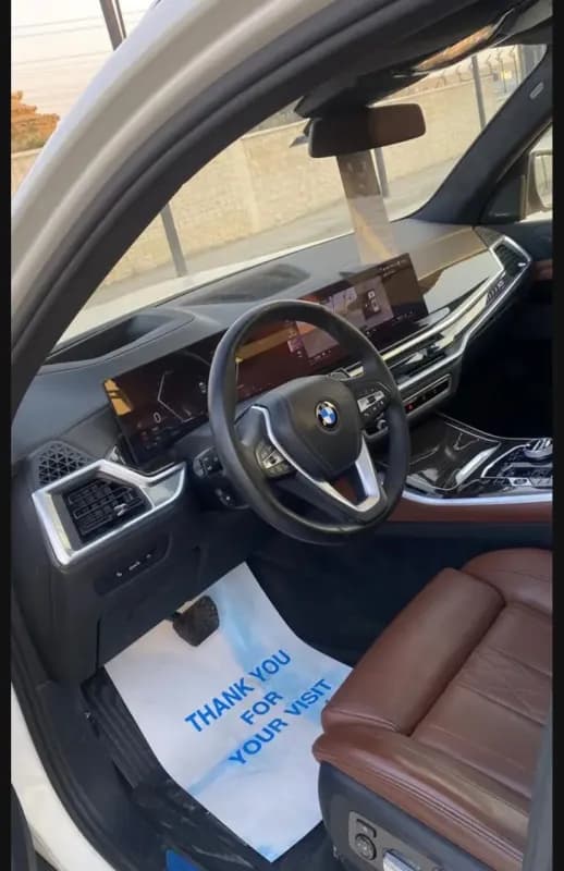 بي ام دبليو X5 2025 ام سبورت أبيض أوتوماتيك — مستعملة