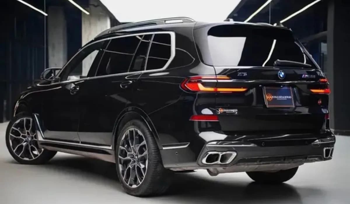 بي ام دبليو X7 2023 ام 60 اي أسود أوتوماتيك — مستعملة