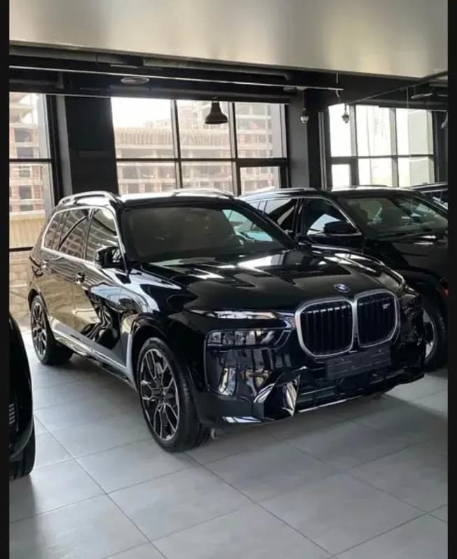 بي ام دبليو X7 2023 ام 60 اي أسود أوتوماتيك — مستعملة
