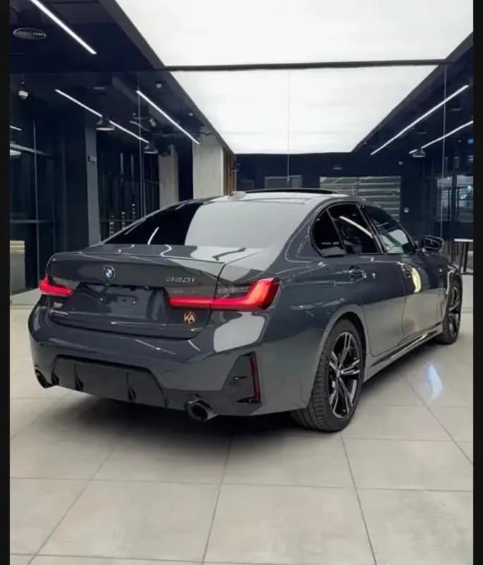 بي ام دبليو 320i 2026 ام سبورت رمادي أوتوماتيك — جديدة
