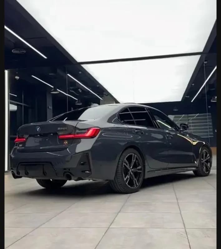 بي ام دبليو 320i 2026 ام سبورت رمادي أوتوماتيك — جديدة