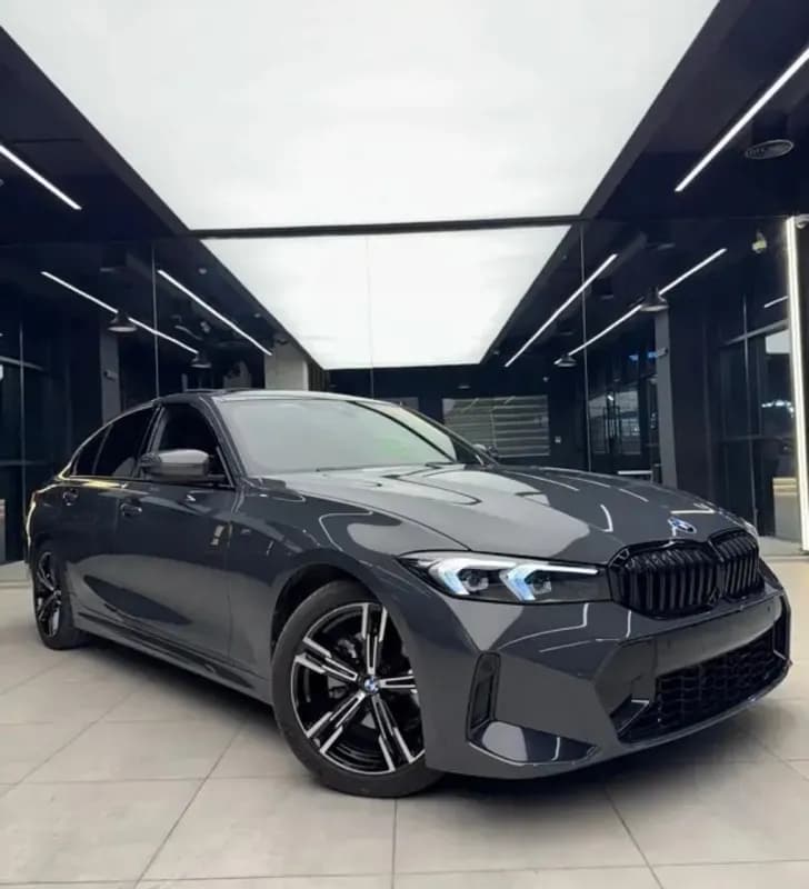 بي ام دبليو 320i 2026 ام سبورت رمادي أوتوماتيك — جديدة