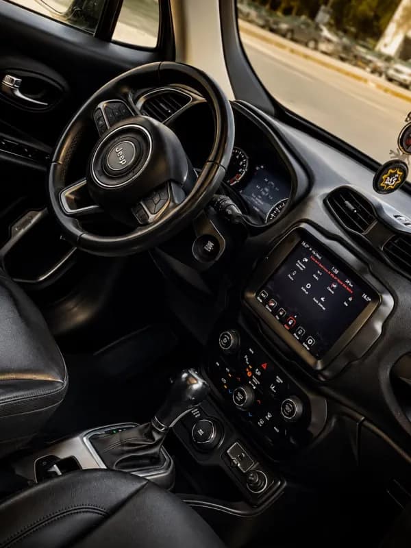 Jeep Renegade 2021 Limited Silver Automatic — Used