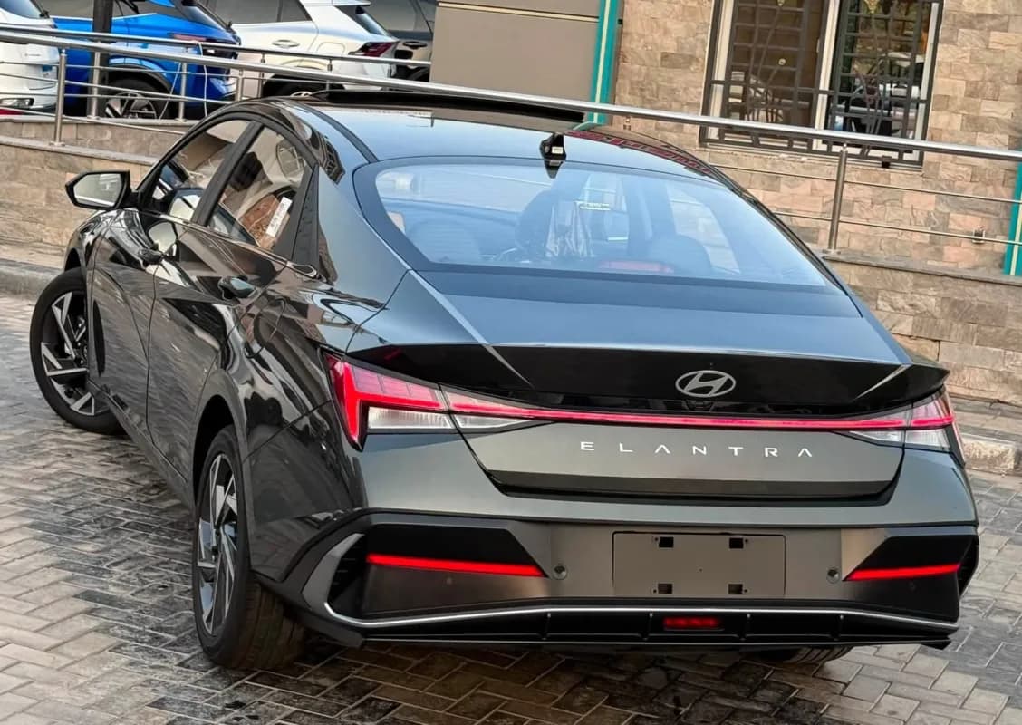 هيونداي إلنترا سي ان 7 2026 بلاك ديموند رمادي أوتوماتيك — جديدة
