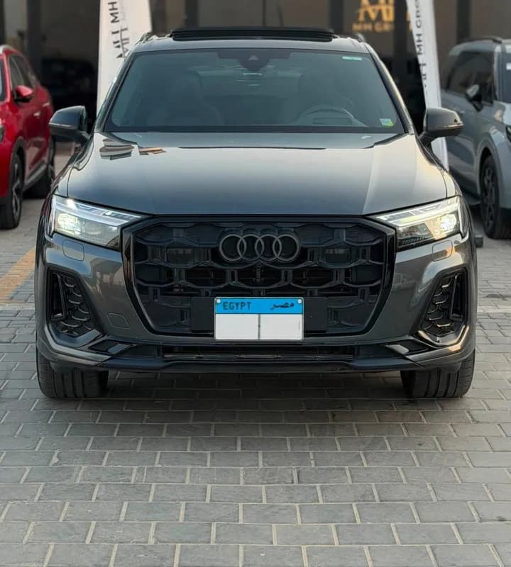 أودي كيو 7 2025 اس-لاين رمادي ناقل حركة مزدوج القابض — مستعملة