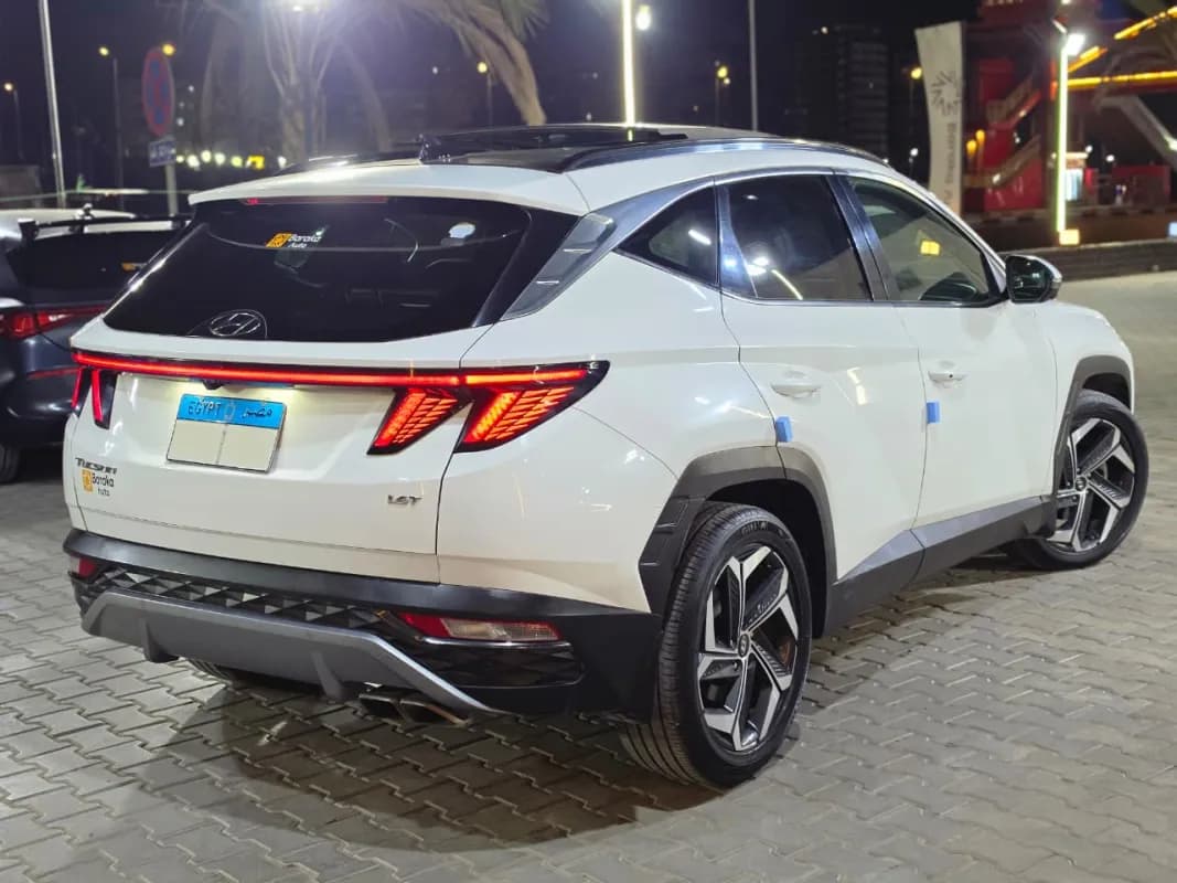 هيونداي توسان 2021 توب لاين أبيض أوتوماتيك — مستعملة