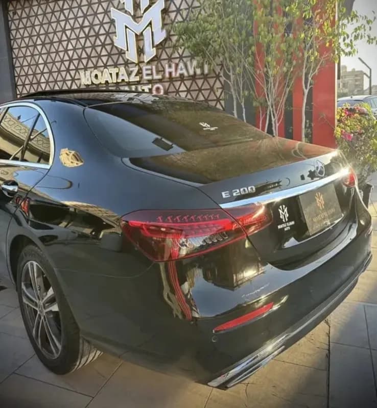 مرسيدس بنز E200 2021 أفنتجارد أسود أوتوماتيك — مستعملة