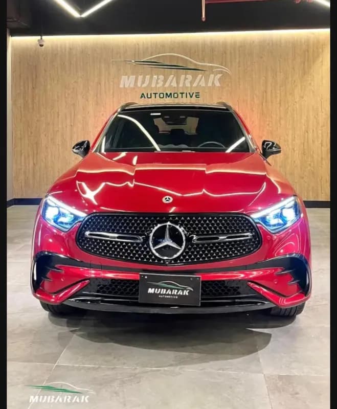 مرسيدس بنز GLC 300 2024 ايه ام جي أحمر أوتوماتيك — مستعملة