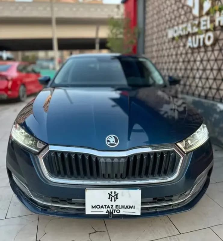 سكودا اوكتافيا A8 2022 امبيشن أزرق أوتوماتيك — مستعملة