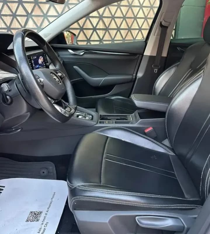 سكودا اوكتافيا A8 2022 امبيشن أزرق أوتوماتيك — مستعملة