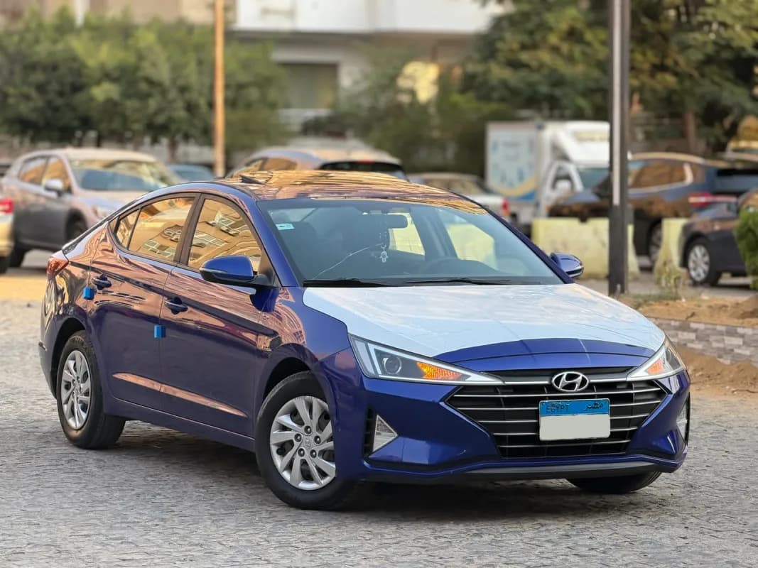 هيونداي إلنترا أي دي 2020 مودرن أزرق غامق أوتوماتيك — مستعملة