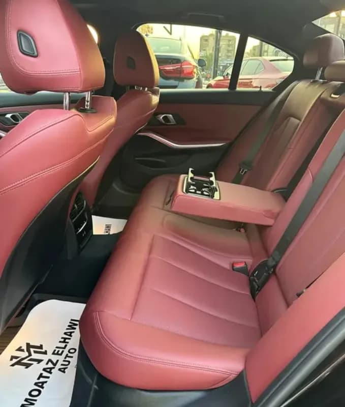 بي ام دبليو 320i 2024 ام سبورت أسود أوتوماتيك — مستعملة