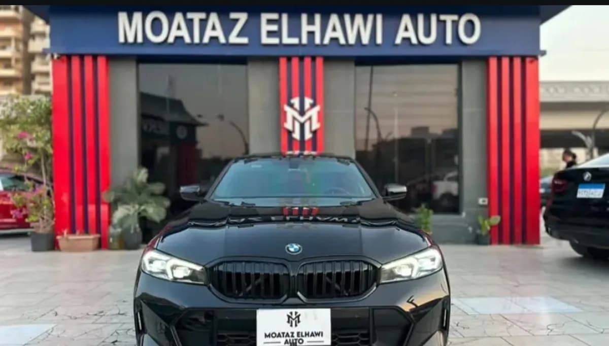 بي ام دبليو 320i 2024 ام سبورت أسود أوتوماتيك — مستعملة