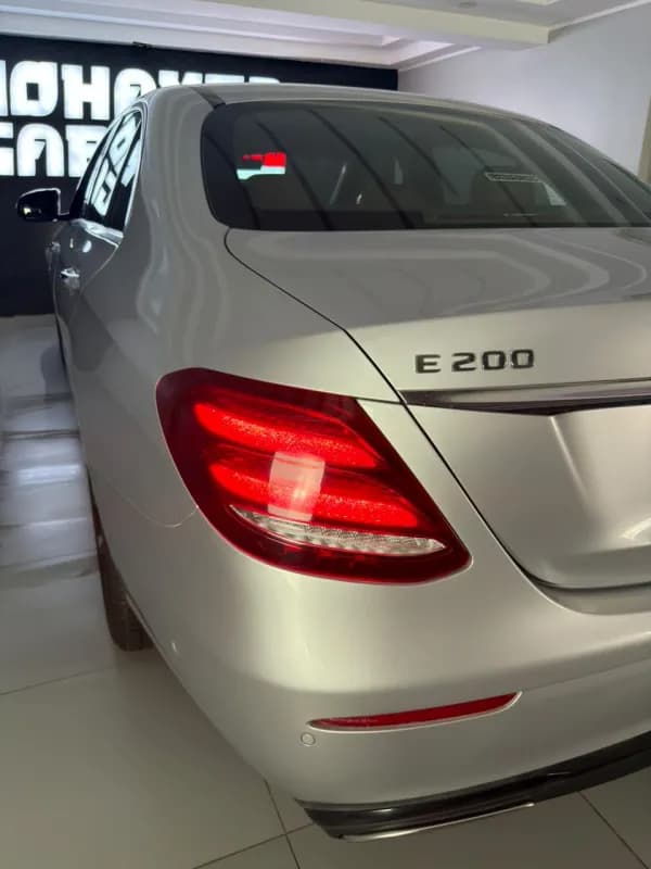 مرسيدس بنز E200 2020 اكسكلوسيف فضي أوتوماتيك — مستعملة