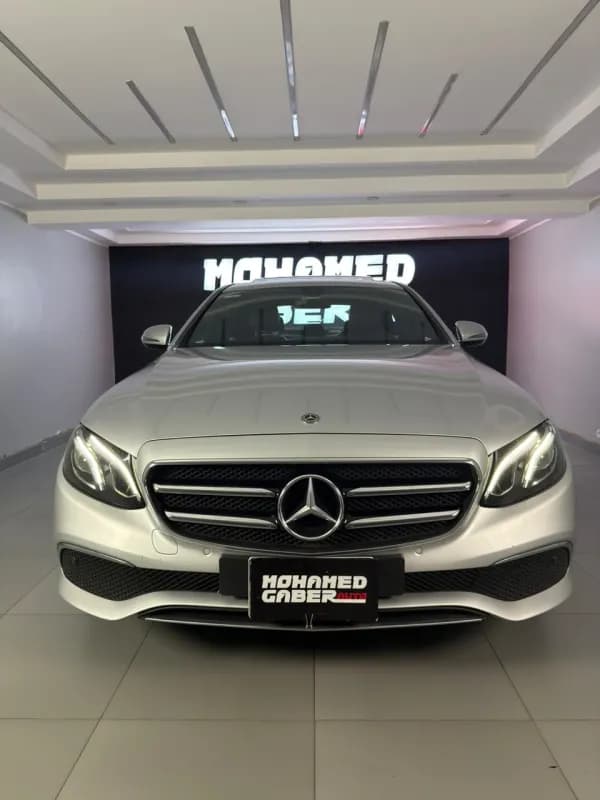 مرسيدس بنز E200 2020 اكسكلوسيف فضي أوتوماتيك — مستعملة