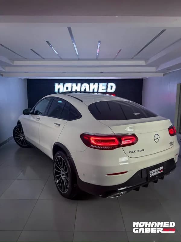 مرسيدس بنز GLC 300 2020 اي ام جي كوبيه أبيض أوتوماتيك — مستعملة