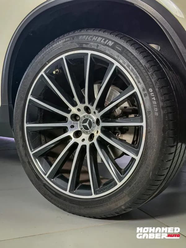 مرسيدس بنز GLC 300 2020 اي ام جي كوبيه أبيض أوتوماتيك — مستعملة
