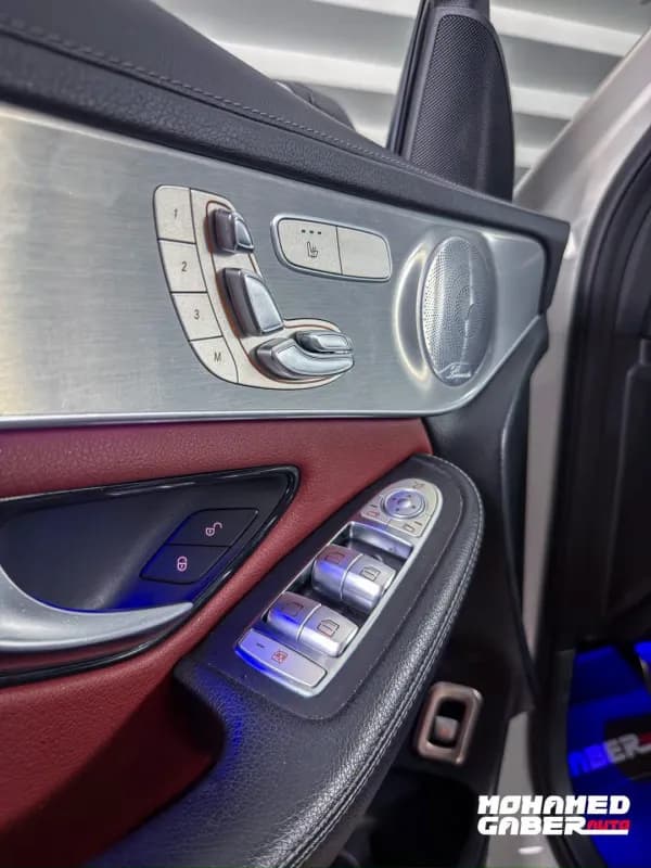 مرسيدس بنز GLC 300 2020 اي ام جي كوبيه أبيض أوتوماتيك — مستعملة