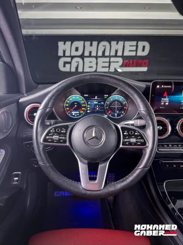 مرسيدس بنز GLC 300 2020 اي ام جي كوبيه أبيض أوتوماتيك — مستعملة