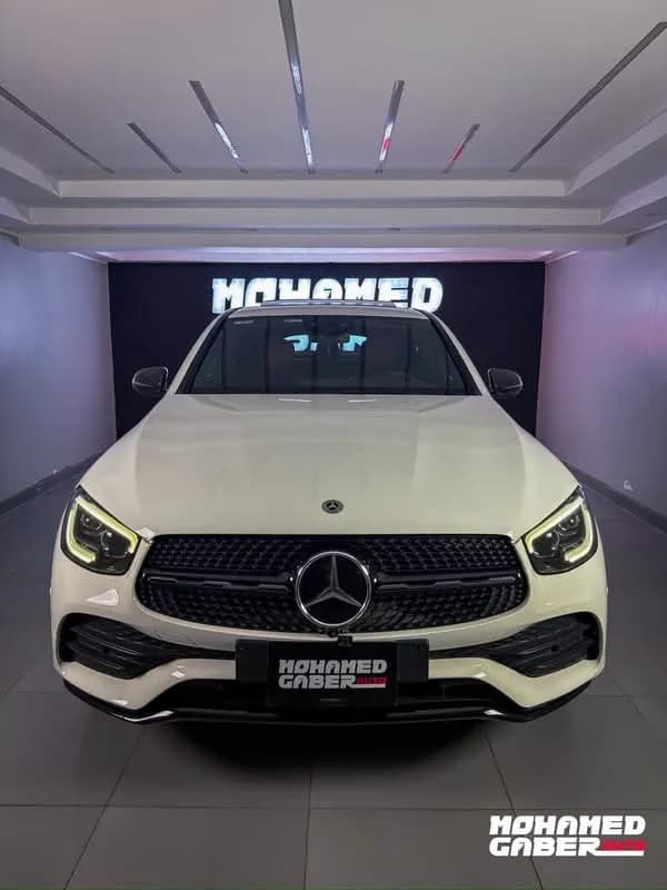 مرسيدس بنز GLC 300 2020 اي ام جي كوبيه أبيض أوتوماتيك — مستعملة