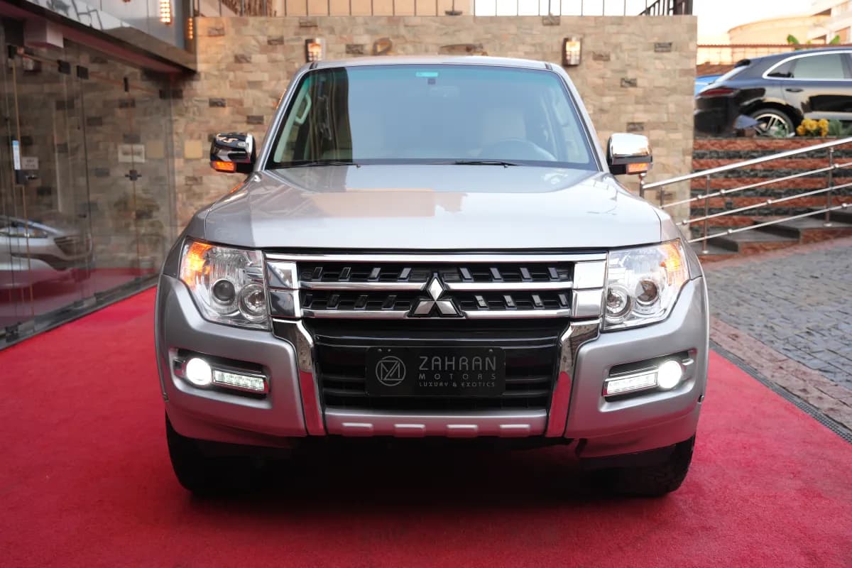 Mitsubishi Pajero 2022 Highline Cement Gray Automatic — Used