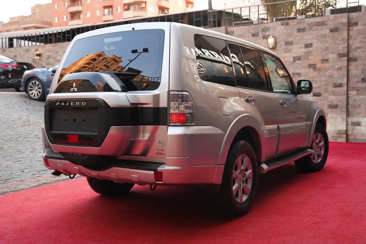 Mitsubishi Pajero 2022 Highline Cement Gray Automatic — Used