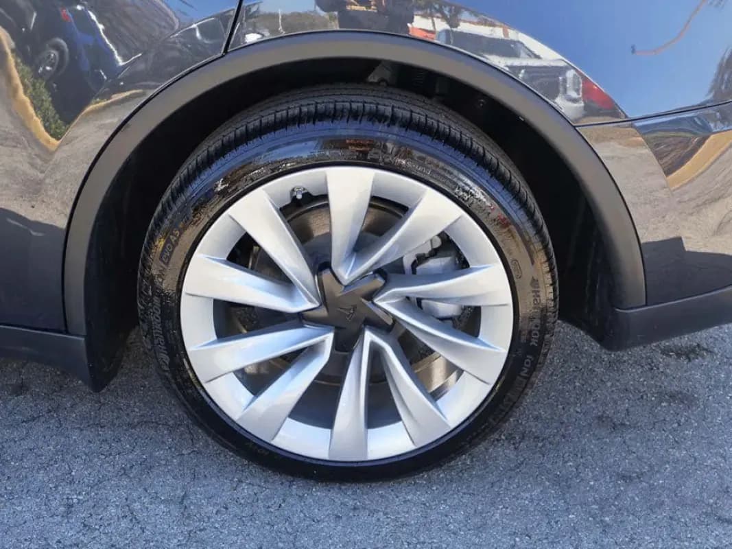 Tesla Model Y 2026 Premium Gray Automatic — New