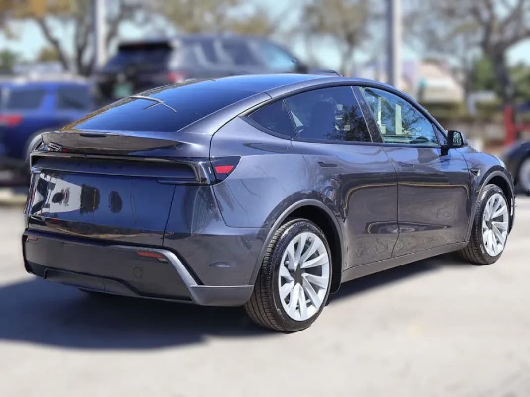 Tesla Model Y 2026 Premium Gray Automatic — New