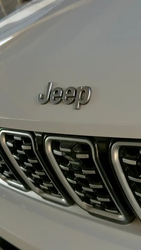 Jeep Grand Cherokee 2023 Summit White Automatic — Used