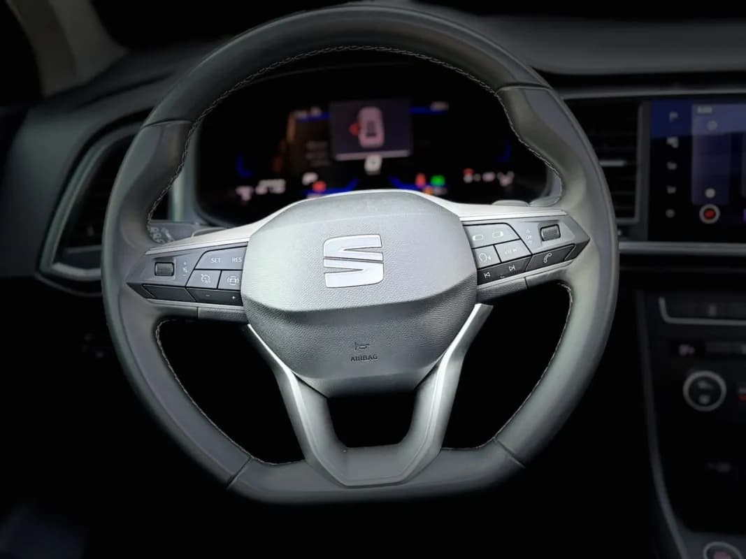 سيات اتيكا 2025 إكسبيرينس رمادي أوتوماتيك — مستعملة