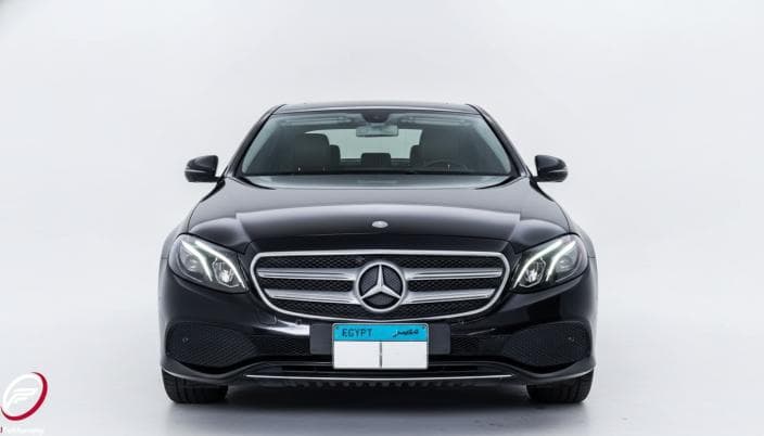 Mercedes-Benz E180 2018 Avengarde Black Automatic — Used - 1