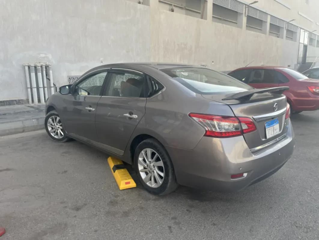 Nissan Sentra 2019 Premium Gray Automatic — Used