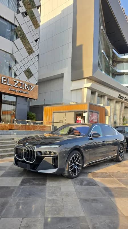 بي ام دبليو M760i 2026 ام بيريفورمانس في 8-4.4ال رمادي أوتوماتيك — جديدة