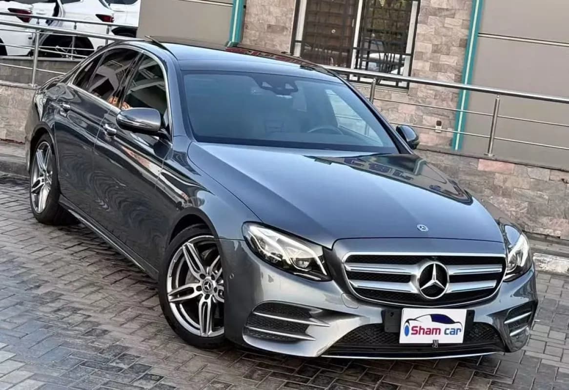 مرسيدس بنز E200 2019 ايه ام جي رمادي أوتوماتيك — مستعملة