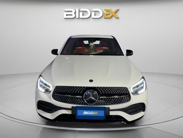 مرسيدس بنز جي ال سي 300 كوبيه 2022 أبيض أوتوماتيك — مستعملة - 1